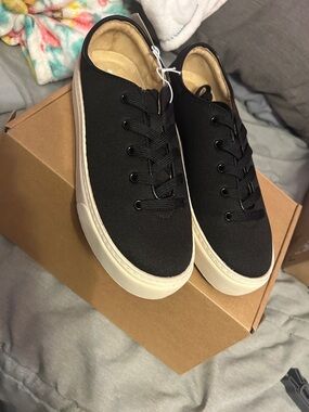 Amazon Essentials Men's Black Canvas Sneakers with Cream Sole